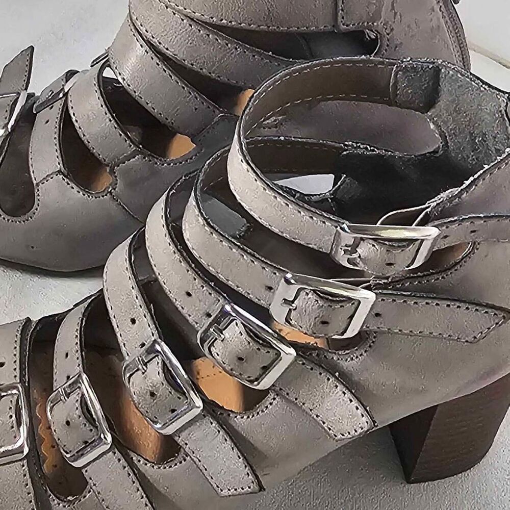 Restricted High Heel Gray Sandals. Women's Size 6.